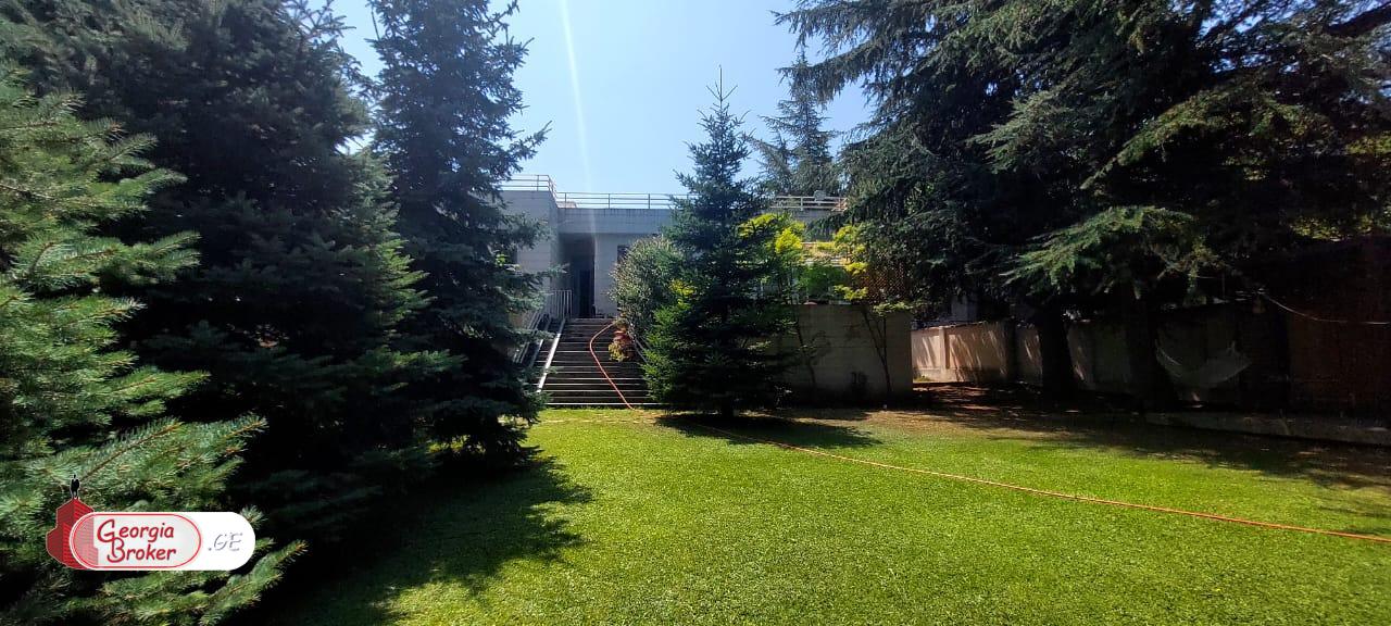 nearly repaired 9-room house for sale